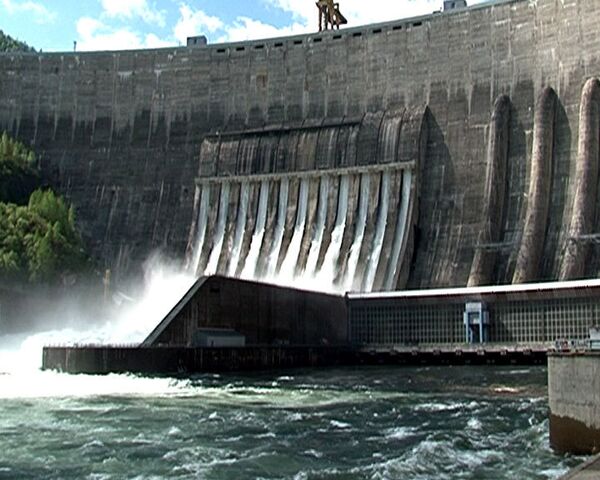 Новый водосброс СШГЭС составит конкуренцию Ниагарскому водопаду Новый водосброс СШГЭС составит конкуренцию Ниагарскому водопаду