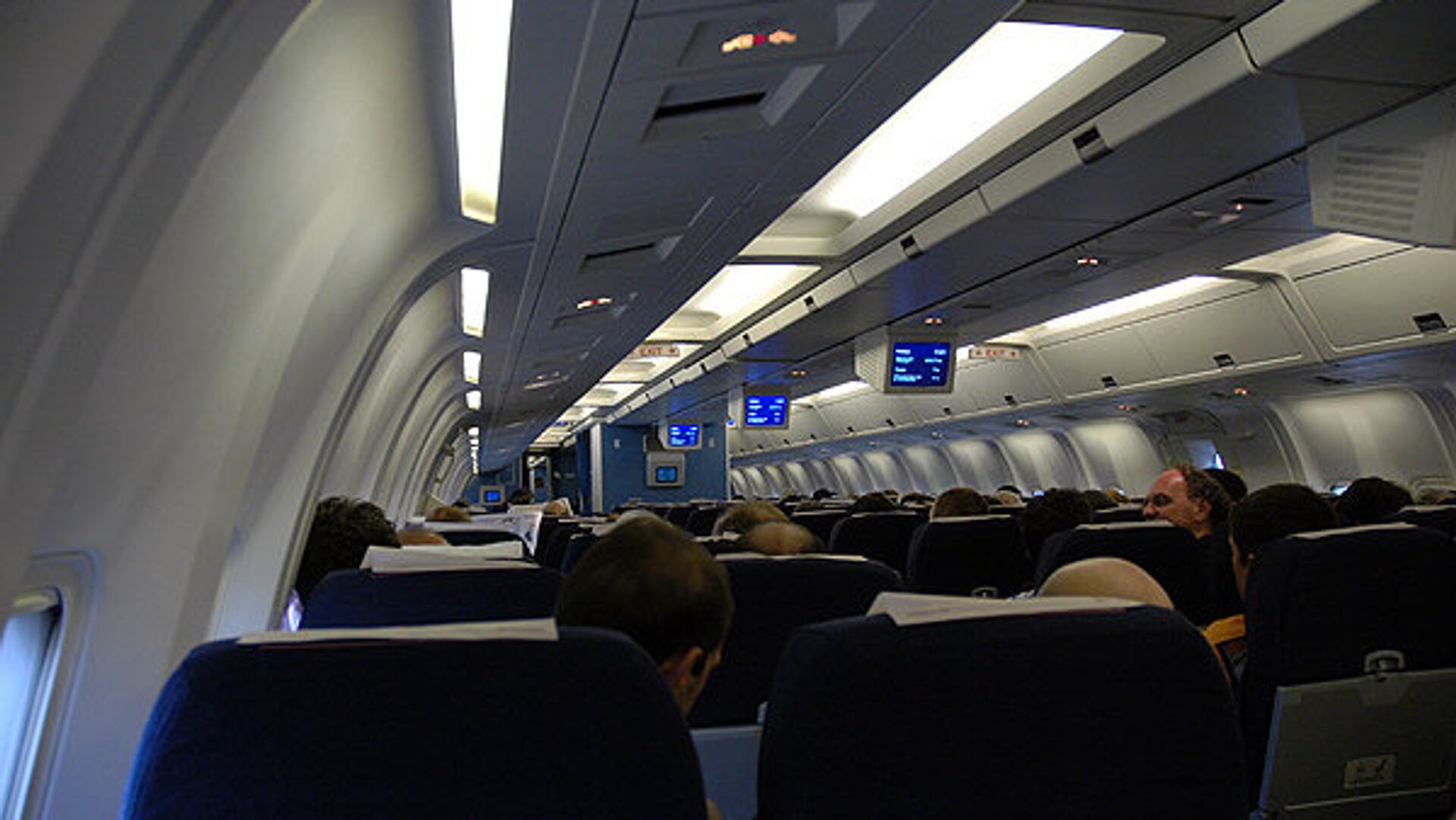 Картинка салон самолета