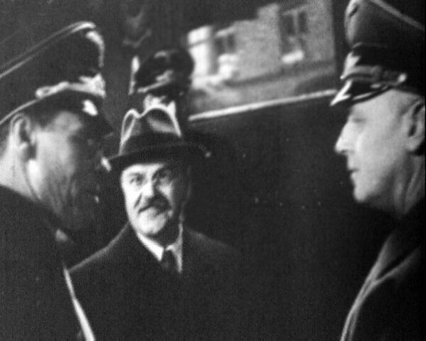 В ноябре 1940 года Молотов приехал в Берлин для встречи с Гитлером В ноябре 1940 года Молотов приехал в Берлин для встречи с Гитлером