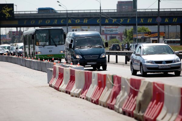 Рремонтные работы на путепроводе Октябрьской железной дороги в районе Ленинградского шоссе. Архив Рремонтные работы на путепроводе Октябрьской железной дороги в районе Ленинградского шоссе. Архив