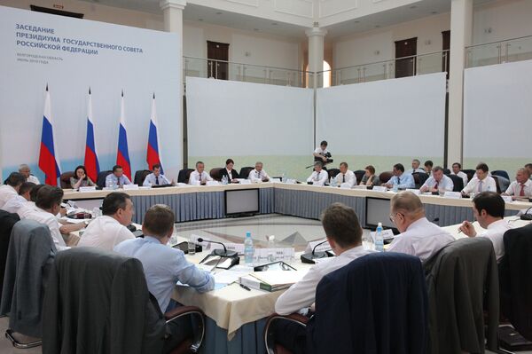 Дмитрий Медведев провел заседание президиума Госсовета РФ в Белгородской области Дмитрий Медведев провел заседание президиума Госсовета РФ в Белгородской области