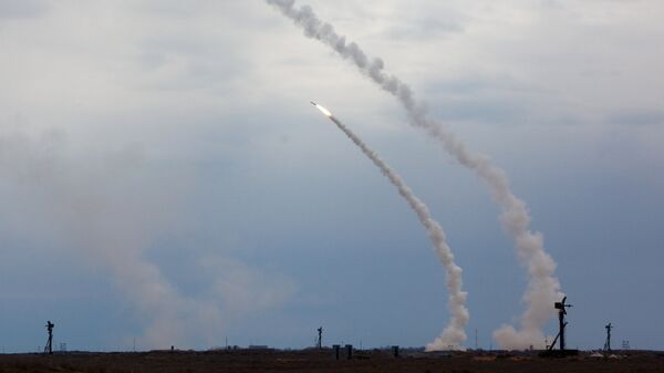 Запуск ракеты зенитно-ракетной системой Запуск ракеты зенитно-ракетной системой