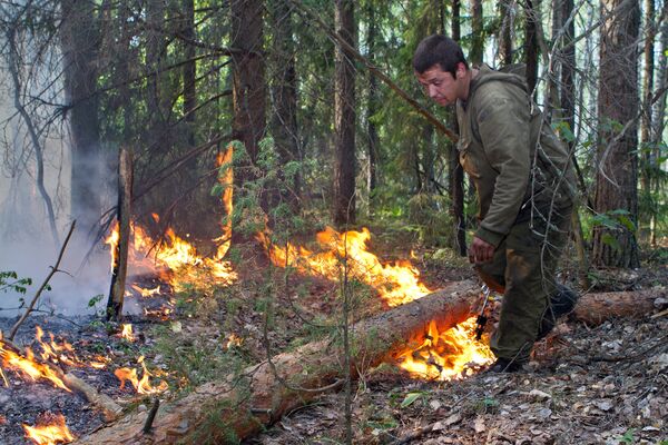 Тушение лесного пожара в Воротынском районе Нижегородской области Тушение лесного пожара в Воротынском районе Нижегородской области