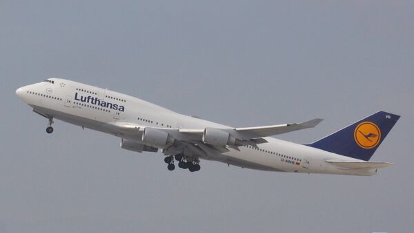Боинг-747 авиакомпании Lufthansa. Архивное фото Боинг-747 авиакомпании Lufthansa. Архивное фото