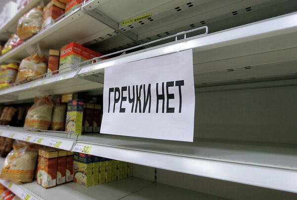 Гречка пропала с прилавков, а там, где она есть, цены на нее взлетели Гречка пропала с прилавков, а там, где она есть, цены на нее взлетели