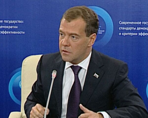 Медведев заявил, что модернизацией могут заниматься только свободные люди Медведев заявил, что модернизацией могут заниматься только свободные люди