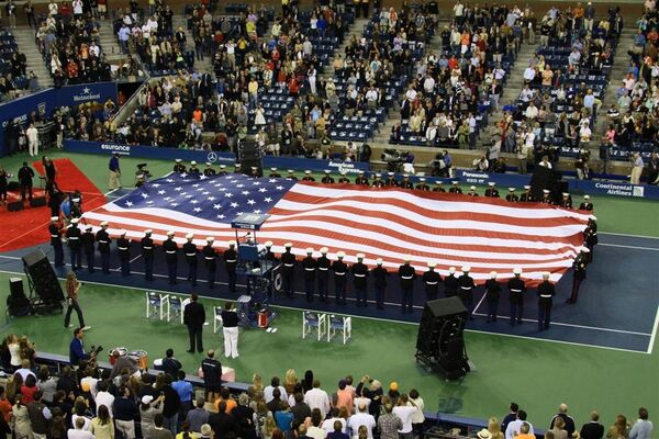 Зрители и организаторы турнира US Open почтили память жертв 11 сентября минутой молчания Зрители и организаторы турнира US Open почтили память жертв 11 сентября минутой молчания