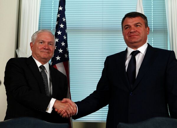 Министры обороны РФ и США Анатолий Сердюков и Роберт Гейтс на переговорах в Пентагоне Министры обороны РФ и США Анатолий Сердюков и Роберт Гейтс на переговорах в Пентагоне