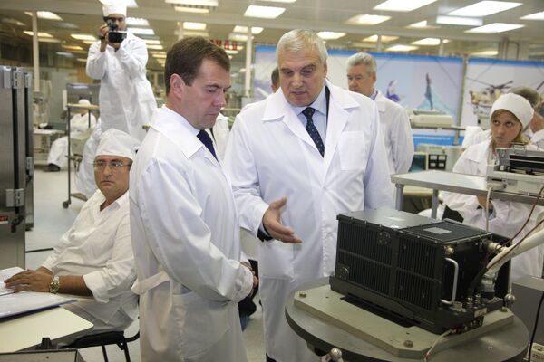Президент РФ Д.Медведев посетил Раменский приборостроительный завод Президент РФ Д.Медведев посетил Раменский приборостроительный завод