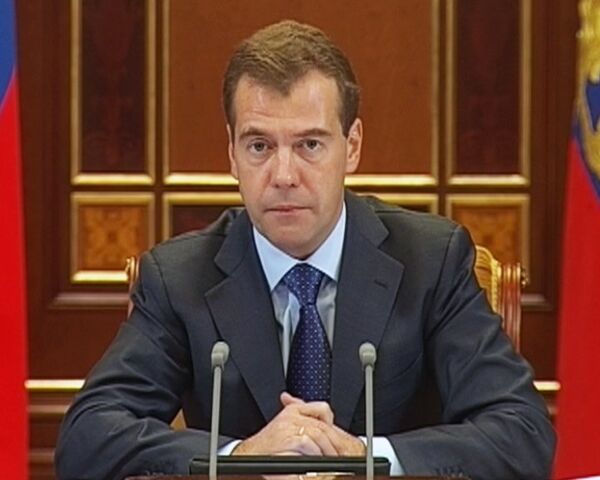 Медведев определил нижний предел зарплаты для лейтенантов полиции РФ Медведев определил нижний предел зарплаты для лейтенантов полиции РФ