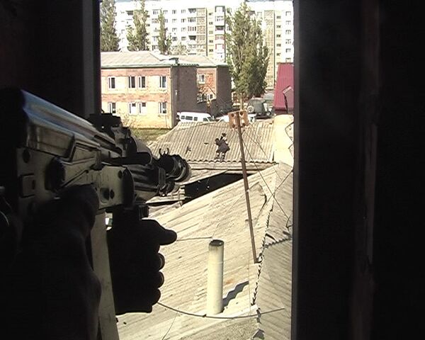 Трое боевиков были уничтожены в ходе спецоперации, которая второй день проходит в Махачкале Трое боевиков были уничтожены в ходе спецоперации, которая второй день проходит в Махачкале
