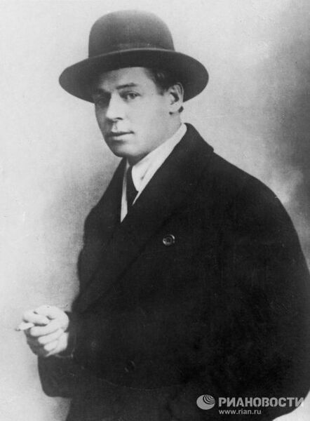 Поэт Сергей Есенин Поэт Сергей Есенин