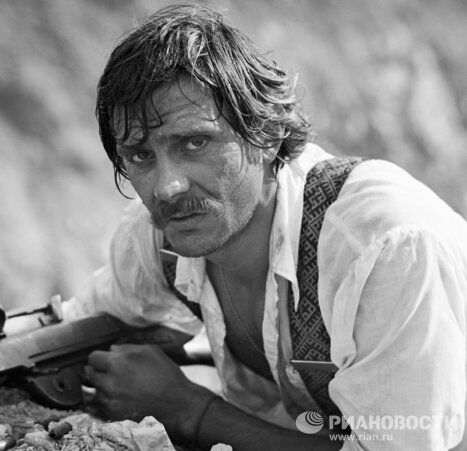 Никита Михалков на съемках фильма Свой среди чужих, чужой среди своих Никита Михалков на съемках фильма Свой среди чужих, чужой среди своих