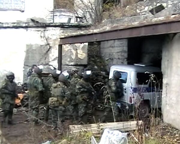 Спецназ ведет поиск боевиков в заброшенной шахте в Кабардино-Балкарии Спецназ ведет поиск боевиков в заброшенной шахте в Кабардино-Балкарии