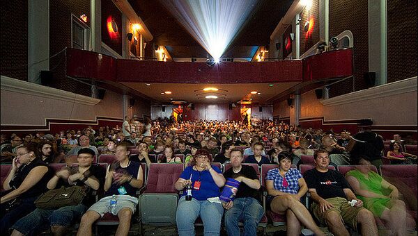 Зрители в кинотеатре Зрители в кинотеатре