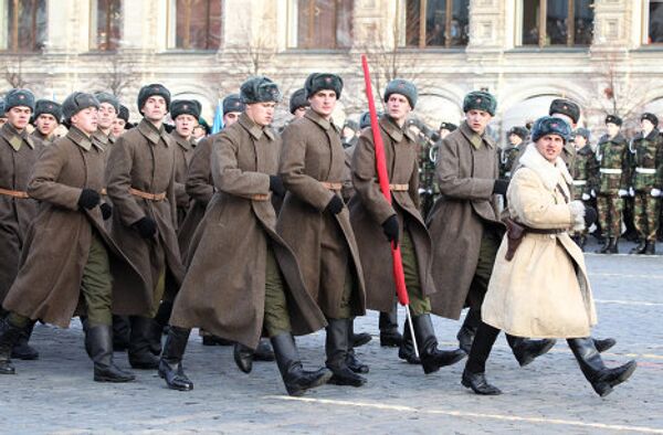 Марш в честь 69-й годовщины парада 7 ноября 1941 года Марш в честь 69-й годовщины парада 7 ноября 1941 года