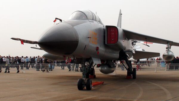 Самолет JH-7A на международном авиасалоне Airshow China. Архивное фото Самолет JH-7A на международном авиасалоне Airshow China. Архивное фото