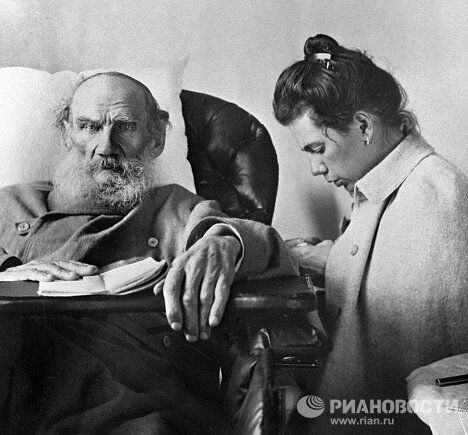 Лев Толстой с дочерью Татьяной Лев Толстой с дочерью Татьяной
