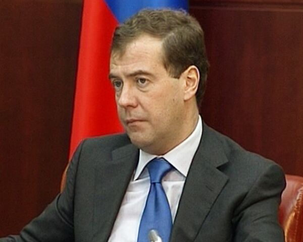 Жительница бывшего военного городка пожаловалась Медведеву на разруху Жительница бывшего военного городка пожаловалась Медведеву на разруху
