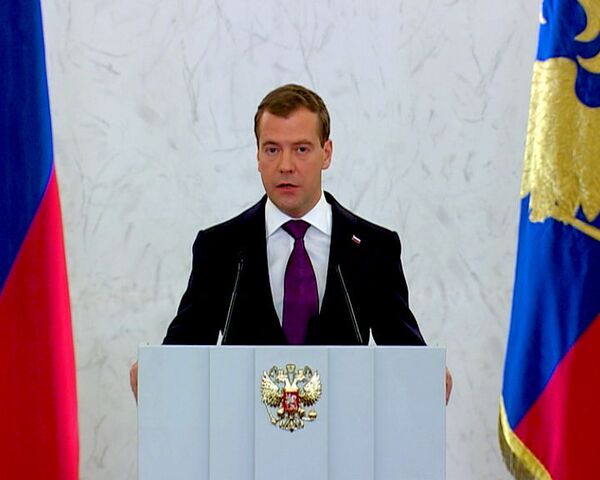 Медведев предлагает многодетным налоговые льготы и бесплатную землю Медведев предлагает многодетным налоговые льготы и бесплатную землю