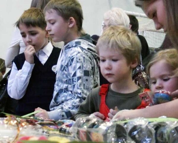 Дети продавали выпечку в уфинской синагоге в честь Хануки Дети продавали выпечку в уфинской синагоге в честь Хануки