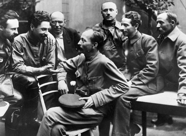 Уралов, Волобцев, Васильев-Южин, Дзержинский, Ксенофонтов, Мороз, Савинов. Уралов, Волобцев, Васильев-Южин, Дзержинский, Ксенофонтов, Мороз, Савинов.