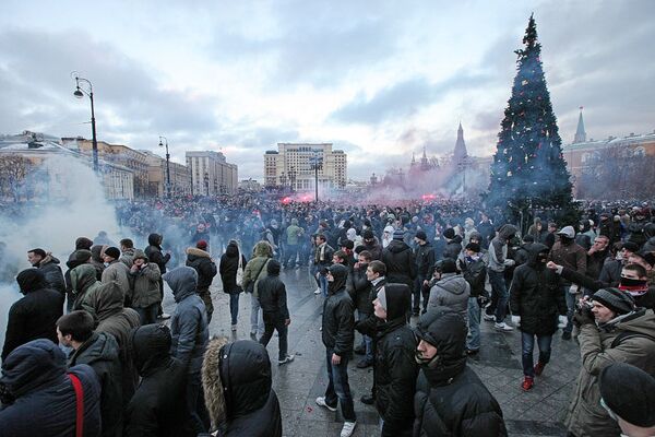 Беспорядки во время митинга фанатов на Манежной площади в Москве Беспорядки во время митинга фанатов на Манежной площади в Москве