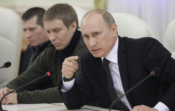 Премьер-министр РФ Владимир Путин встретился с представителями объединений футбольных болельщиков Премьер-министр РФ Владимир Путин встретился с представителями объединений футбольных болельщиков