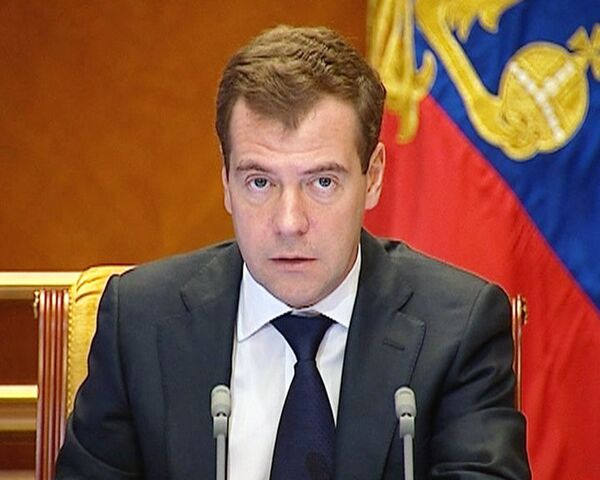 Медведев недоволен инвестиционным климатом и ростом цен на продукты Медведев недоволен инвестиционным климатом и ростом цен на продукты
