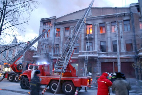 Пожар в здании театра имени Пушкина в Красноярске Пожар в здании театра имени Пушкина в Красноярске