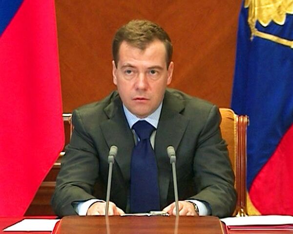 Медведев поставил точку в ратификации документа по договору СНВ Медведев поставил точку в ратификации документа по договору СНВ