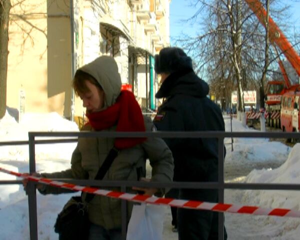 Жильцы обрушившегося в Ярославле дома смогли забрать личные вещи Жильцы обрушившегося в Ярославле дома смогли забрать личные вещи