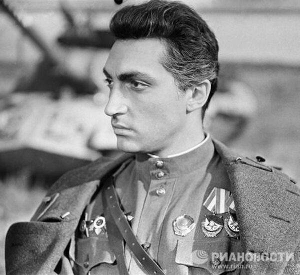 Михаил Козаков в фильме Трудное счастье Михаил Козаков в фильме Трудное счастье