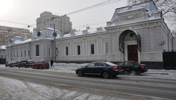 Здание галереи Триумф, где продолжается обыск Здание галереи Триумф, где продолжается обыск