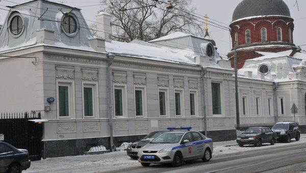 Здание галереи Триумф, где продолжается обыск Здание галереи Триумф, где продолжается обыск