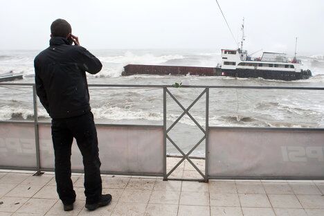 Турецкий сухогруз Бешикташ потерпел крушение в шторм у берегов Сочи Турецкий сухогруз Бешикташ потерпел крушение в шторм у берегов Сочи