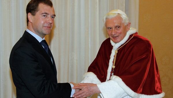 Президент РФ Д.Медведев на встрече с Папой Римским Бенедиктом ХVI. 2011 год Президент РФ Д.Медведев на встрече с Папой Римским Бенедиктом ХVI. 2011 год