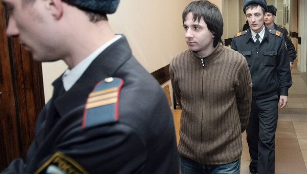Арестованный по обвинению в хулиганстве член арт-группы Война Леонид Николаев Арестованный по обвинению в хулиганстве член арт-группы Война Леонид Николаев