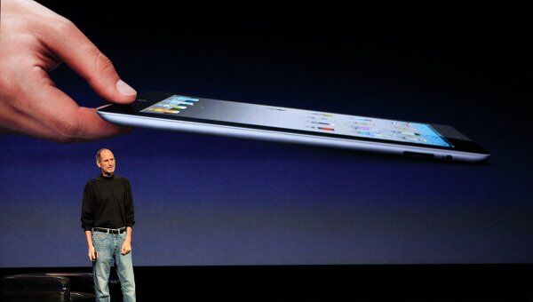 Стив Джобс представил iPad 2 Стив Джобс представил iPad 2