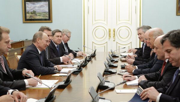 Премьер-министр РФ Владимир Путин встречается с Джозефом Байденом в Москве Премьер-министр РФ Владимир Путин встречается с Джозефом Байденом в Москве