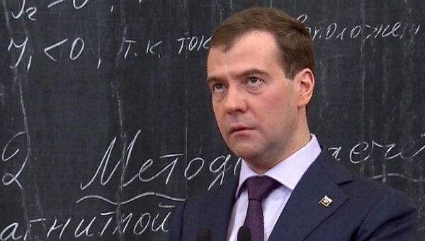 Медведев рассказал студентам, что думает об отсрочках от армии Медведев рассказал студентам, что думает об отсрочках от армии