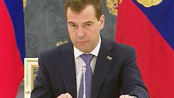 Медведев посоветовал авиастроителям вкалывать, а не деньги требовать Медведев посоветовал авиастроителям вкалывать, а не деньги требовать