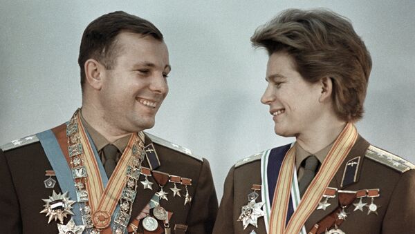 Летчики-космонавты СССР, Герои Советского Союза Юрий Гагарин и Валентина Терешкова Летчики-космонавты СССР, Герои Советского Союза Юрий Гагарин и Валентина Терешкова