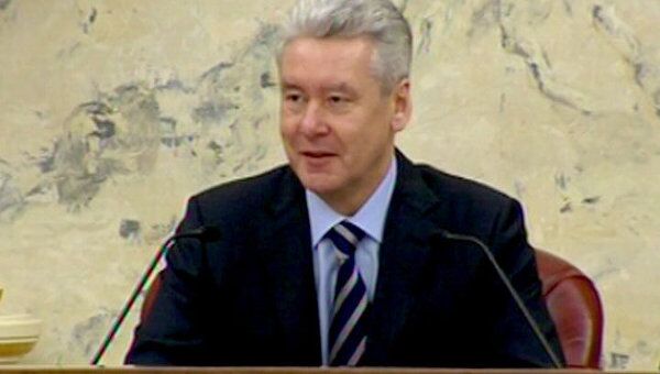 Собянин предложил чиновникам взять на субботник лопаты побольше Собянин предложил чиновникам взять на субботник лопаты побольше