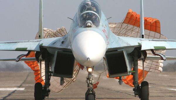 Эскадрилья истребителей-перехватчиков СУ-27 авиации Балтийского флота. Архивное фото Эскадрилья истребителей-перехватчиков СУ-27 авиации Балтийского флота. Архивное фото