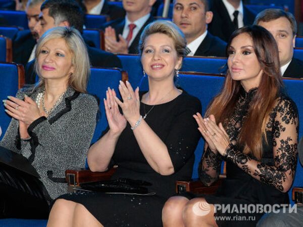 Светлана Медведева и Мехрибан Алиева на вечере Азербайджана в Кремле Светлана Медведева и Мехрибан Алиева на вечере Азербайджана в Кремле