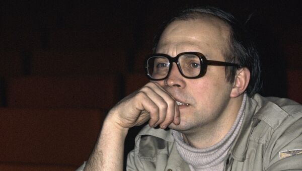 Валерий Романович Белякович, главный режиссер Московского театра на Юго-Западе. Архивное фото Валерий Романович Белякович, главный режиссер Московского театра на Юго-Западе. Архивное фото
