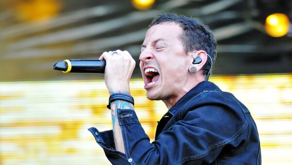 Вокалист группы Linkin Park Честер Беннингтон. Архивное фото Вокалист группы Linkin Park Честер Беннингтон. Архивное фото