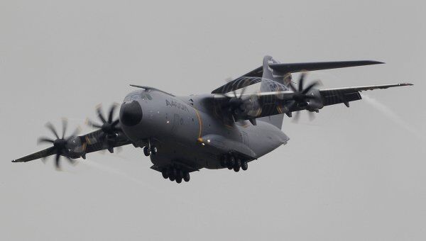 Самолет Airbus A400M. Архивное фото Самолет Airbus A400M. Архивное фото