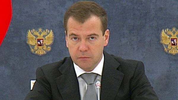 Медведев предложил принципиально новую модель экономического роста РФ Медведев предложил принципиально новую модель экономического роста РФ